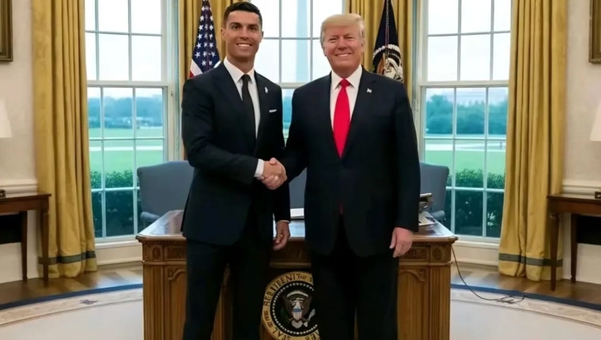 特朗普：C罗是历史最佳球员！二人亲密握手 美国总统桌前微笑合影