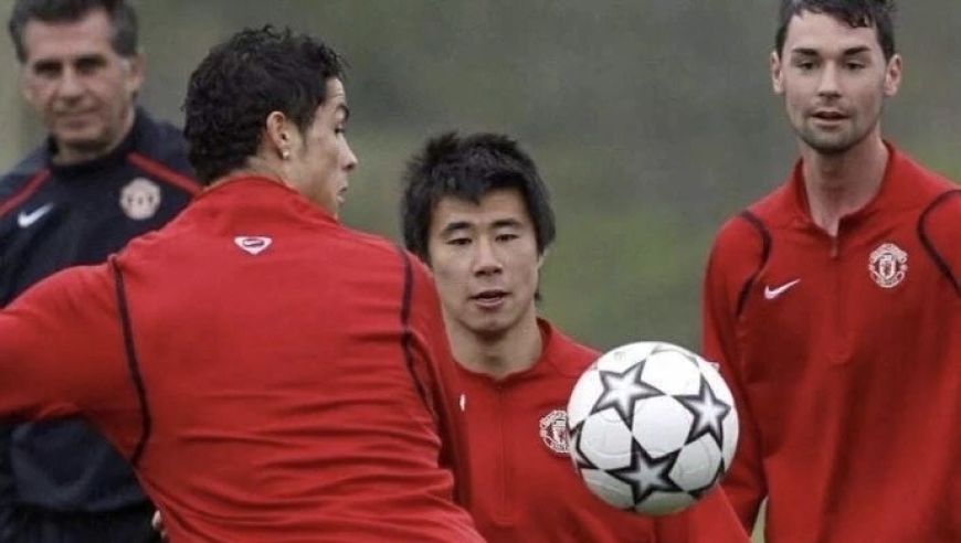 董方卓：C罗刚来曼联独得要死！更衣室挨揍，被范尼骂之后才开始自律