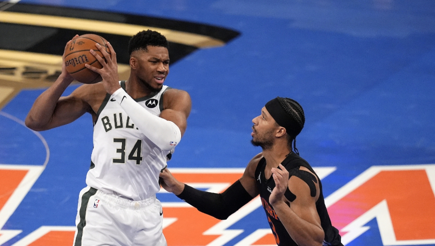 单核单队太难了！字母哥轰30+15+8集锦 空接暴扣身体炸裂