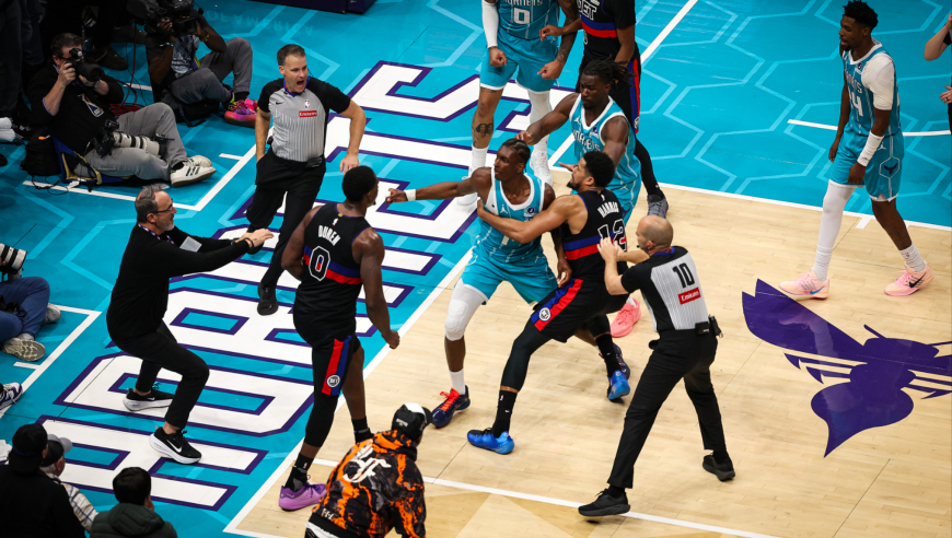 一日两次火爆打架时刻：黄蜂活塞复刻奥本山乱战 盖耶与里德直接开打