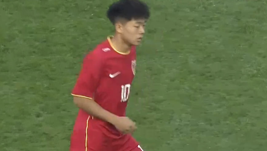 邝兆镭伤退！策动U16国足首球，断球造对手红牌，谢晋替补出场