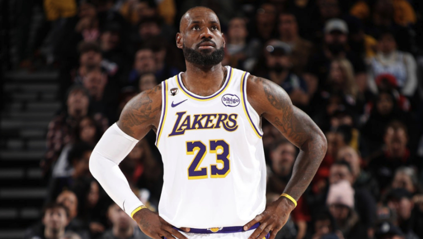 詹姆斯单核难阻湖人惨败！20+9+8提前无奈投降 正负值-16被吹恶犯