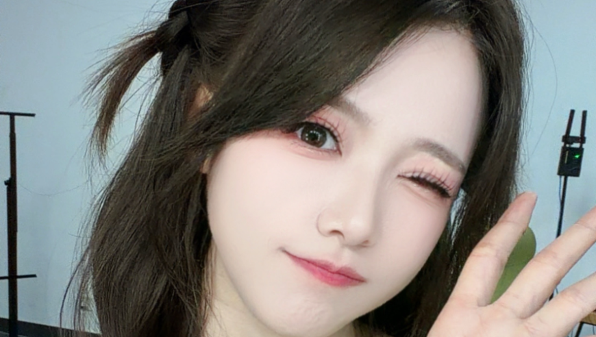 【LPL老婆】骆歆淡黄色露肩装，她真的太甜美了