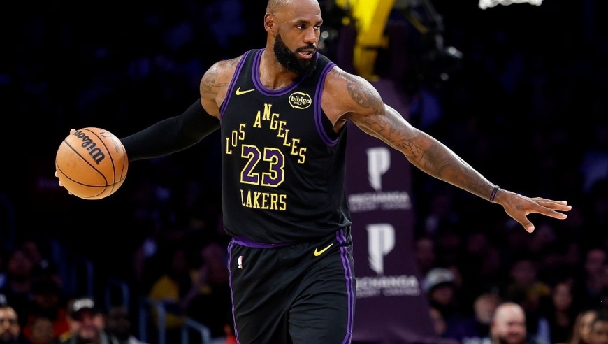 轰11+12！詹皇归来大秀妙传再创纪录：湖人三巨头合体显威