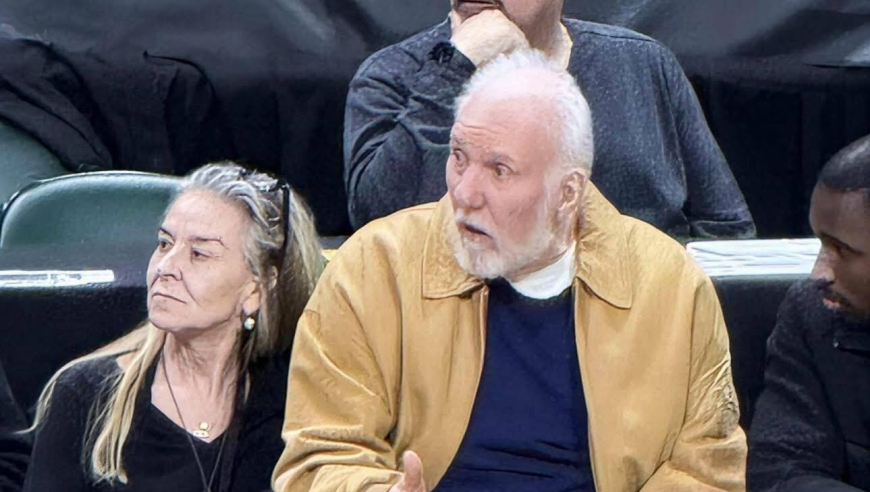 76岁波波维奇罕见亮相：拄拐行走需要被人搀扶 中风后遗症明显