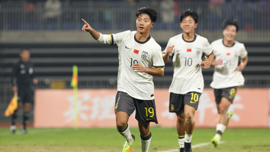 压着巴林打！U16国足半场进三球造红牌，邝兆雷策动万项助攻+点射