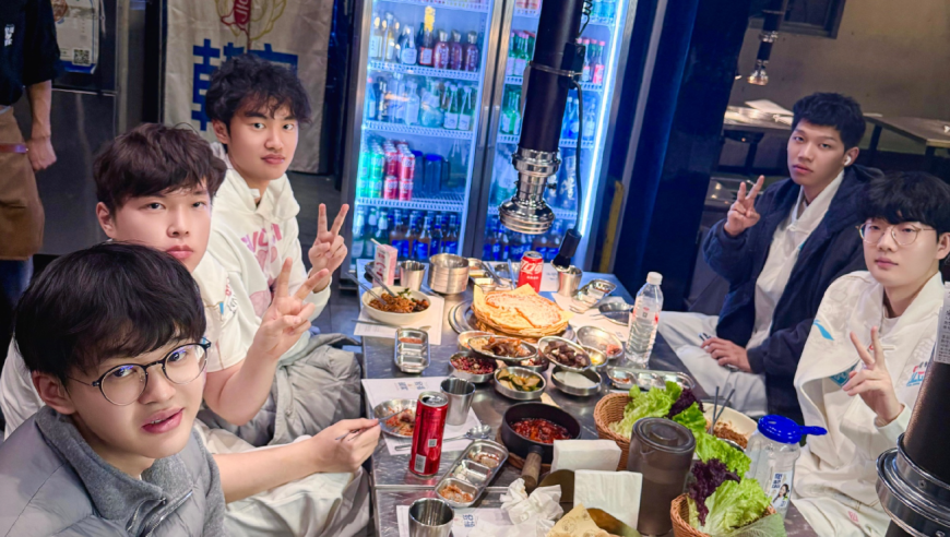 BLG全新5人组聚餐，粉丝大赞Bin哥眼睛好大，成了少萝