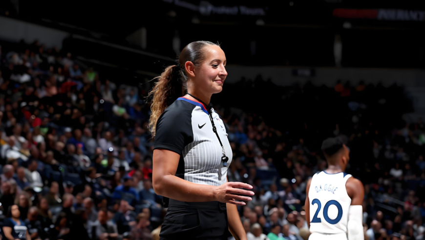 曾获亚当斯保护！最美女裁判劝架不慎袭胸格兰特：有事她真敢上