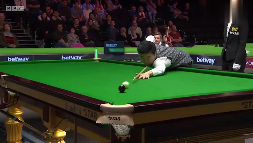 体坛记忆｜ 被超2分5颗彩球全部不在点位，对手以为稳了，丁俊晖逆转翻盘