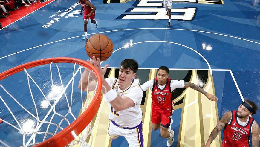 湖人三核爆发！东契奇24+12+6，艾顿 20+16，里夫斯31分射落鹈鹕