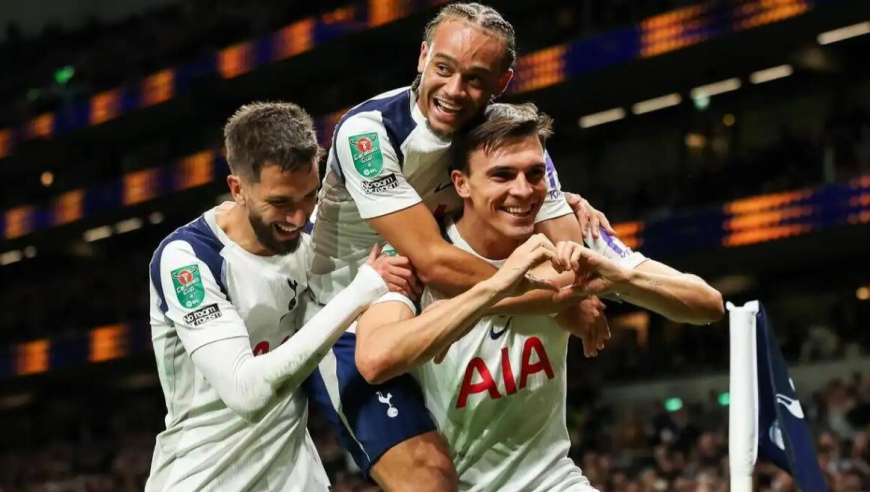 欧冠-致敬孙兴慜！范德芬全场奔袭超级一条龙个人秀，十人热刺4-0哥本哈根