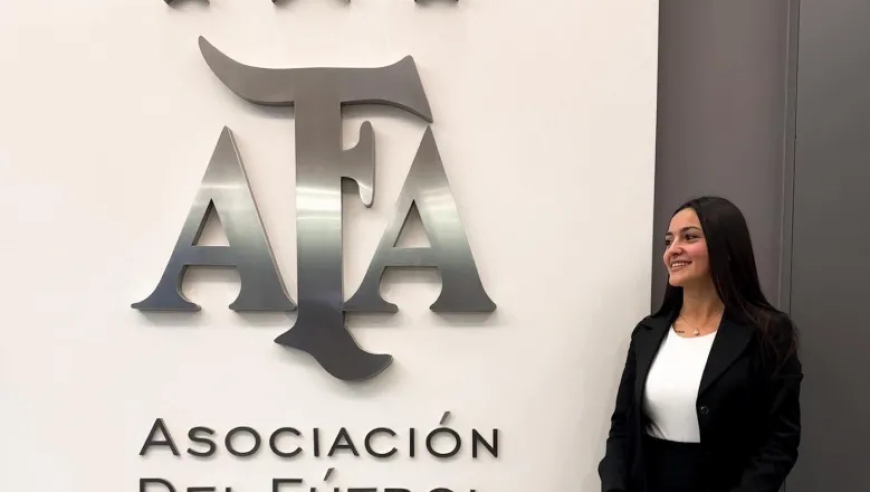 她被称为&ldquo;世界最美裁判&rdquo;，但真正让她走红的，不只是颜值