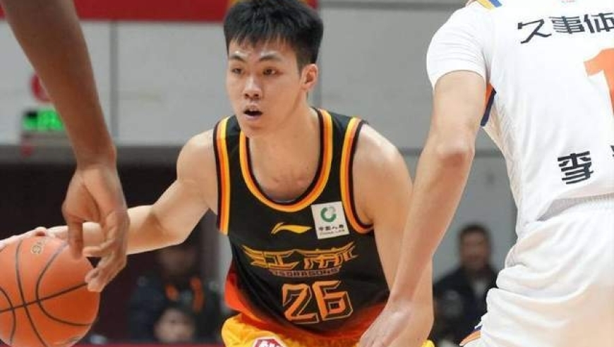 5分6助依然值得夸赞！遭遇明星级盯防 这道坎跨过去即巨星？