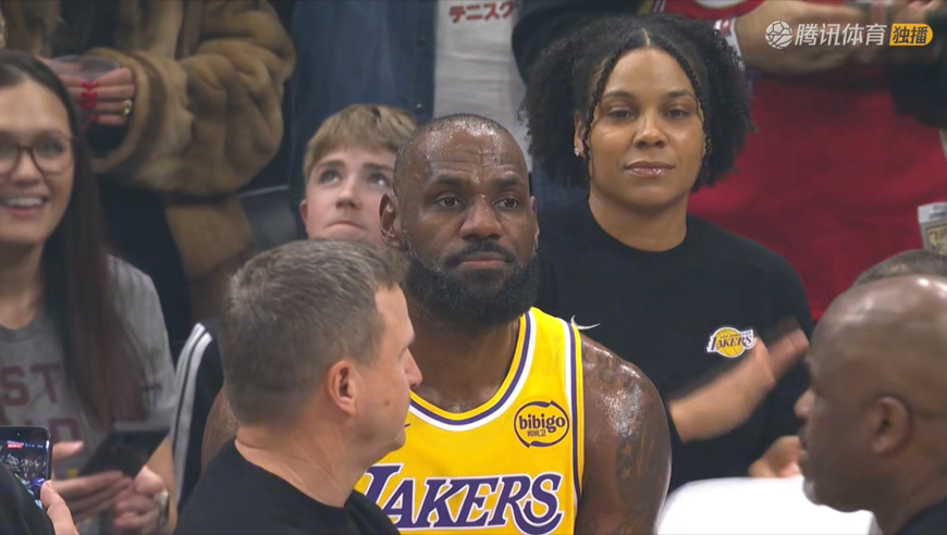 最后一季？骑士现场播放视频致敬詹姆斯 老詹替补席潸然泪下
