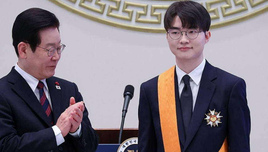 Faker成正义化身，举报韩服辱华ID，获央视主持人盛赞