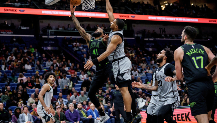 马刺拒25分逆转送鹈鹕7连败 奎因33+10+10单节21分刷爆纪录