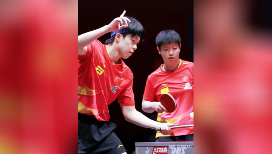 体坛记忆｜刘国梁拥抱莎头庆祝夺冠，莎莎拍拍老刘太暖心