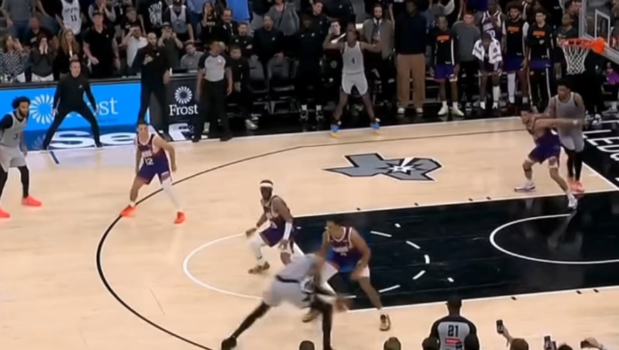 跌宕起伏!回顾太阳对阵马刺最后5分钟 文班大心脏绝杀