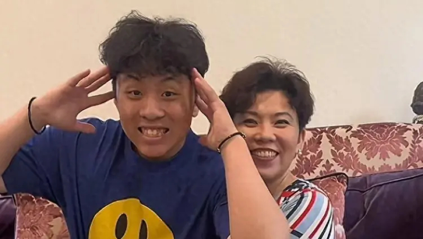 邓亚萍没想到，除了身高哪哪都像自己的19岁儿子，已经开始争光了