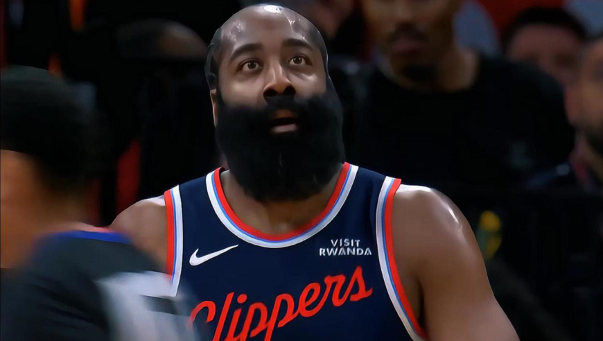 较劲！哈登面对谢泼德打成2+1 谢泼德回应三分后哈登再次回应三分