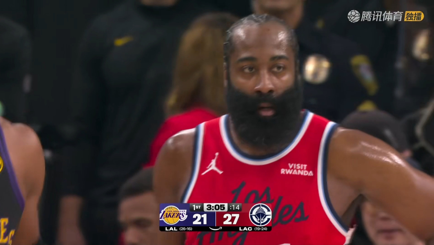 王牌对决！哈登东契奇三分对飚 哈登随后假动作戏耍东契奇打停湖人