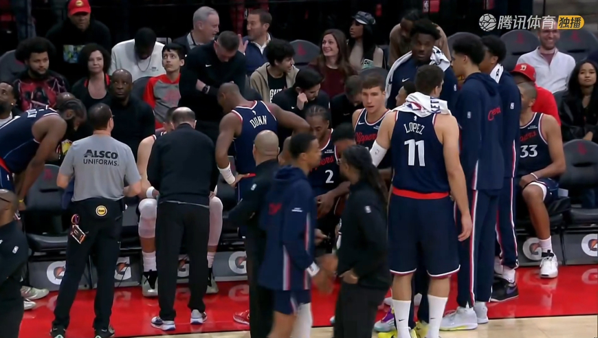 神仙剧情！小卡突破对抗顶飞霍勒迪被吹进攻犯规 快船挑战失败