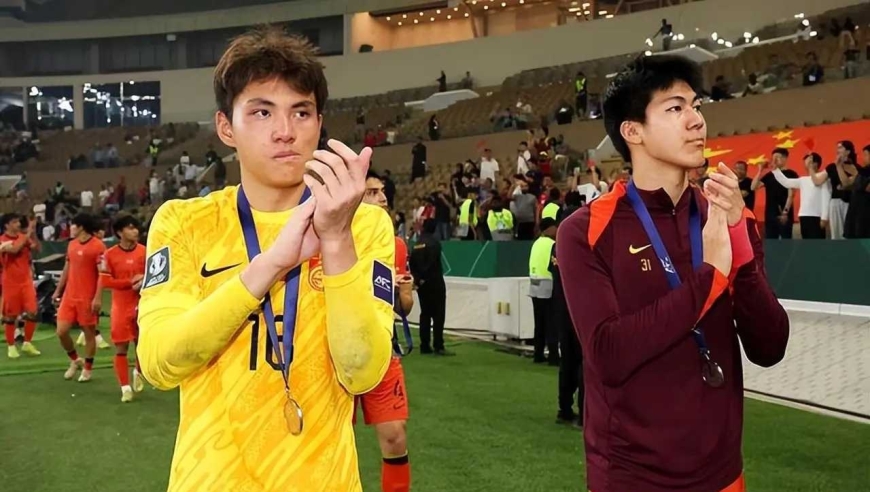 国足2-2乌兹别克仅1天！邵佳一大换血，这8位或驰援！首发11人浮现