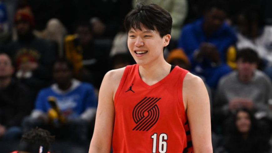 杨瀚森半场4分2板2助1断1帽！补篮得手+妙传队友 送艾萨克大帽