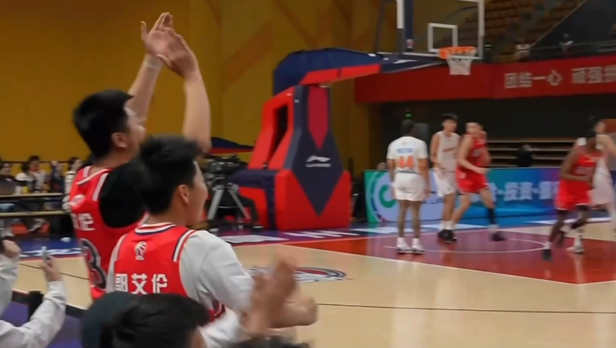 广州福建末节生死时刻：郭艾伦关键突破失误葬送比赛广州险些大逆转