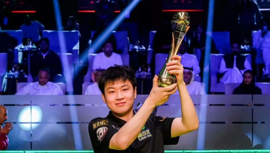 夺冠时刻！赵心童5-2力克罗伯逊，捧杯利雅得，斩获赛季首冠！