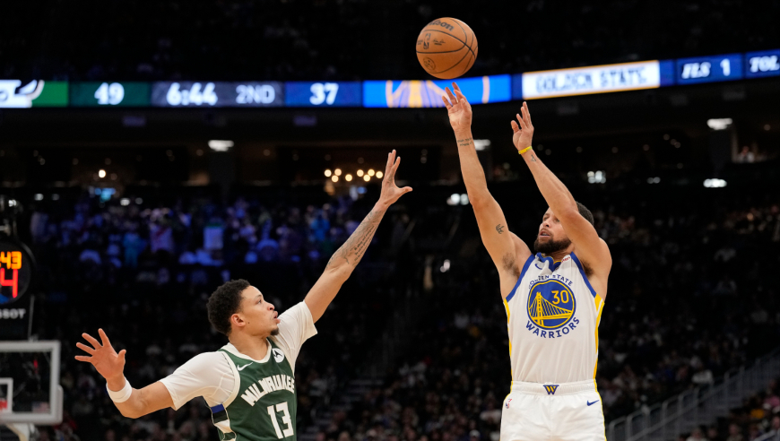 输无字母雄鹿！库里27+6+4集锦：关键时刻连续失误葬送比赛