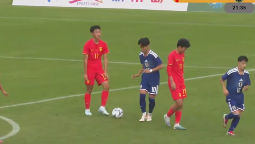 中国队逃过一劫！U15东亚杯日本射门中柱，防线走神被打身后