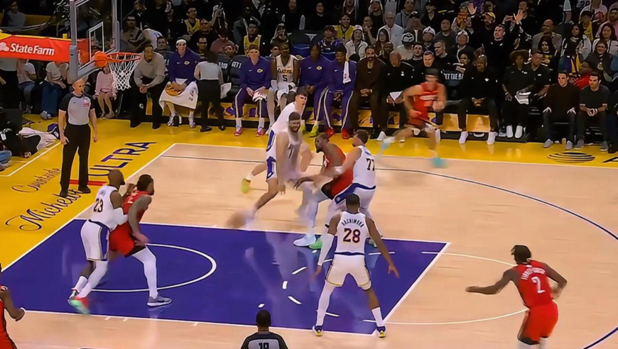 较上劲了！东契奇造犯规两罚全中 杜兰特妙传亚当斯+干拔三分回应