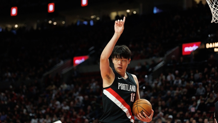 连续出战8场后，杨瀚森为何又被弃用？核心伤退+罗威5中5给出答案