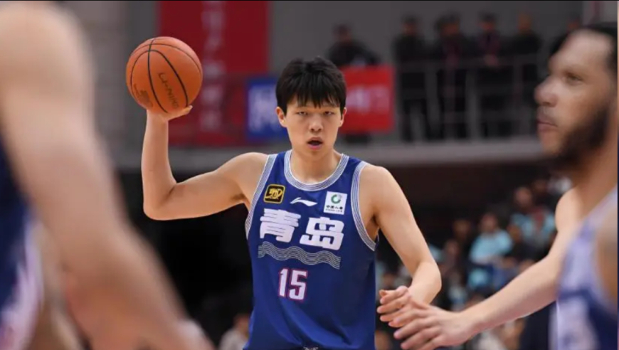 杨瀚森太幸运了！培养费不够伙食费，上海却因姚明索要3000万美元