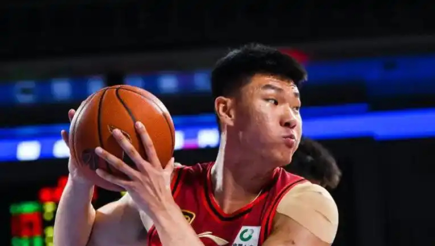 拿600万，0分0板0助+1被盖+2犯规，球迷：诈骗犯，好意思拿那么多钱？