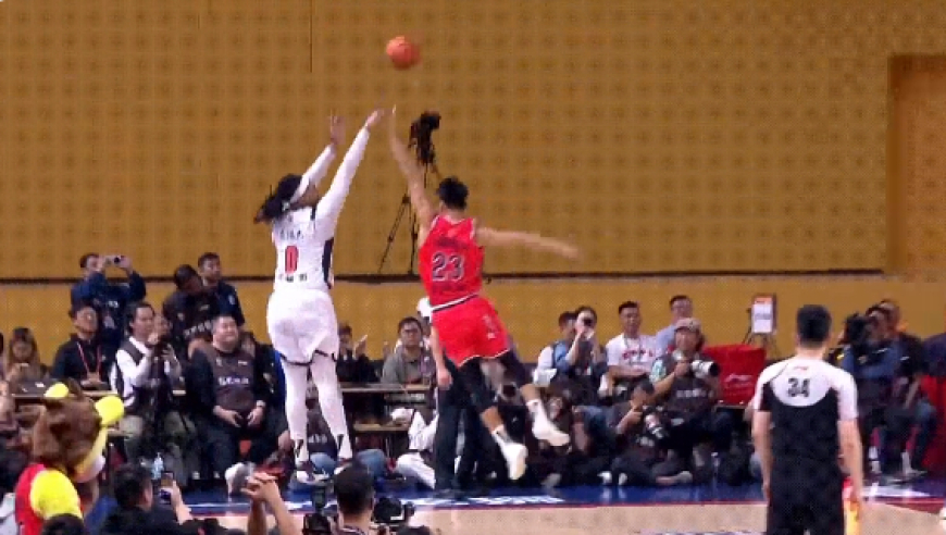 五连胜保持不败！萨林杰32+11广东双杀广州 徐杰20+4断陈国豪8分