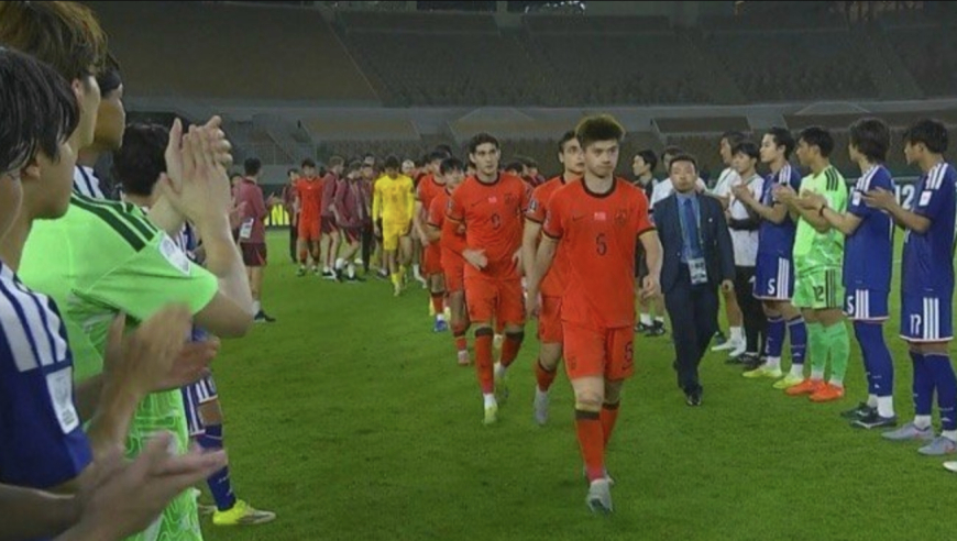 赢得尊重！日本队为亚军中国队列队+鼓掌 随后中国队也为对方列队