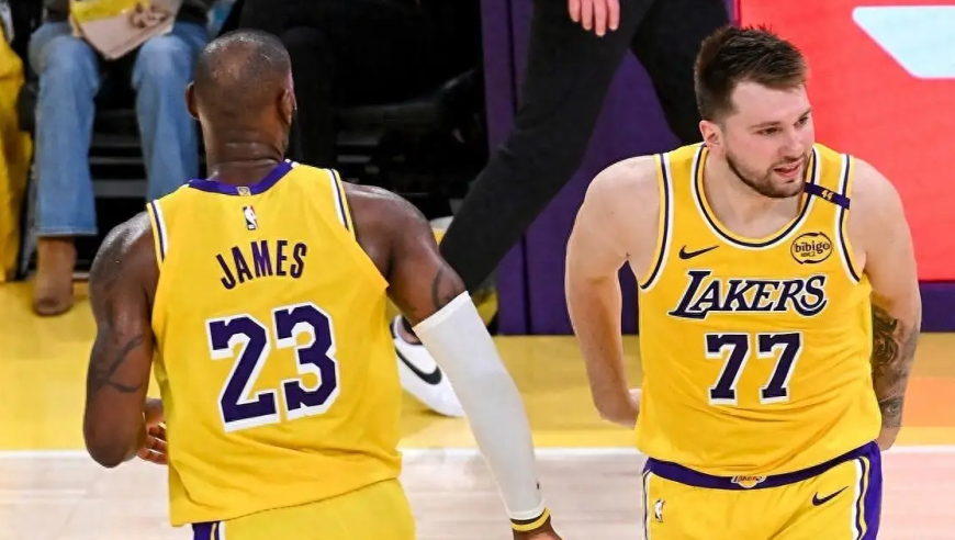 詹东49分合集：詹姆斯25分狂送暴扣 东契奇首节狂飙14分