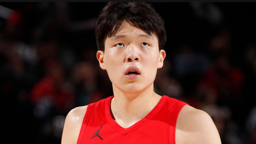 开拓者主帅再夸杨瀚森：他一直在为赢球而拼 过去两场表现让我很满意