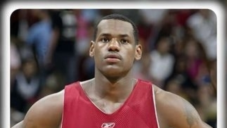 体坛记忆｜为了得到03年的天才状元詹姆斯，各大运动品牌都付出了怎样的代价？