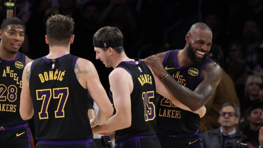 詹姆斯庆祝第23年引热议！首秀后身体状态曝光 队友称其GOAT