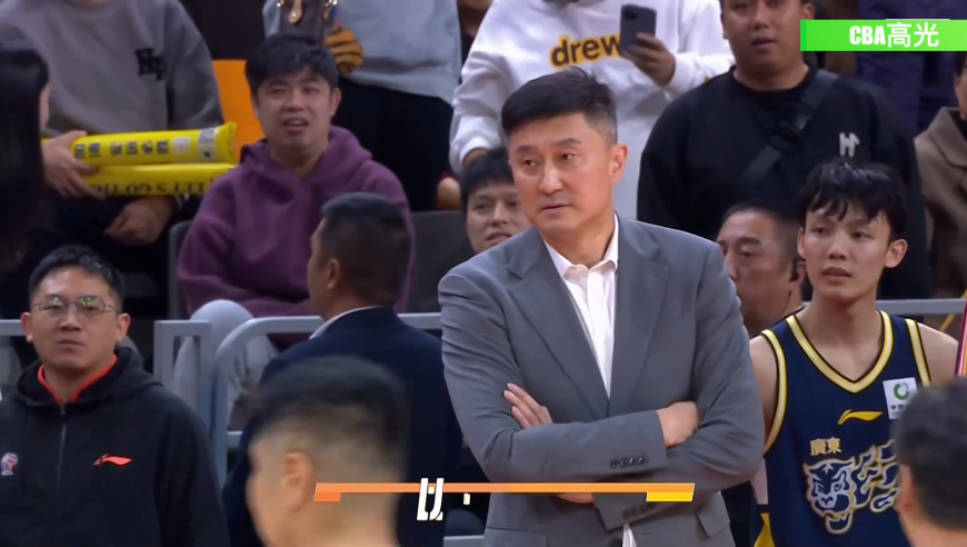 年度最佳预定！慢镜回看约克加时超远压哨神仙三分绝杀 杜锋愣在原地