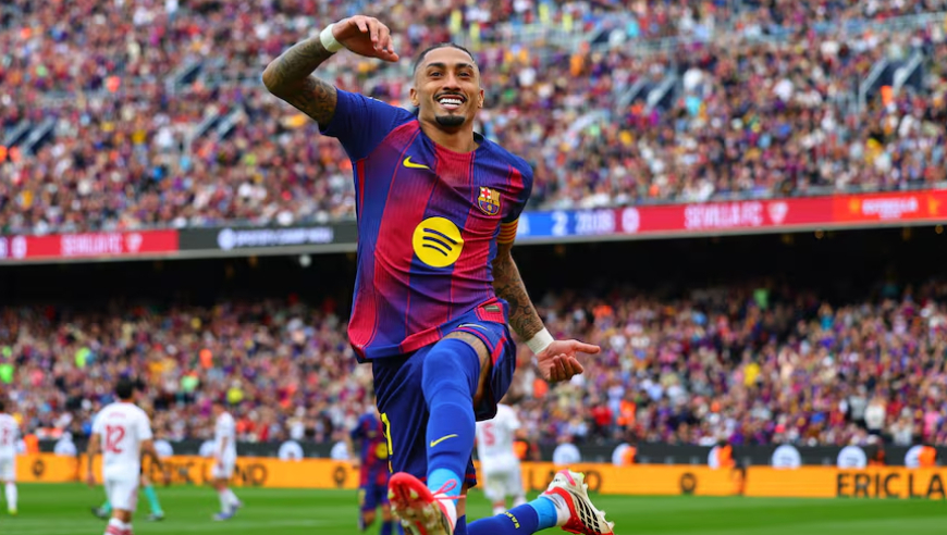 西甲：拉菲尼亚帽子戏法巴萨5-2大胜 坎塞洛破门+造2点球