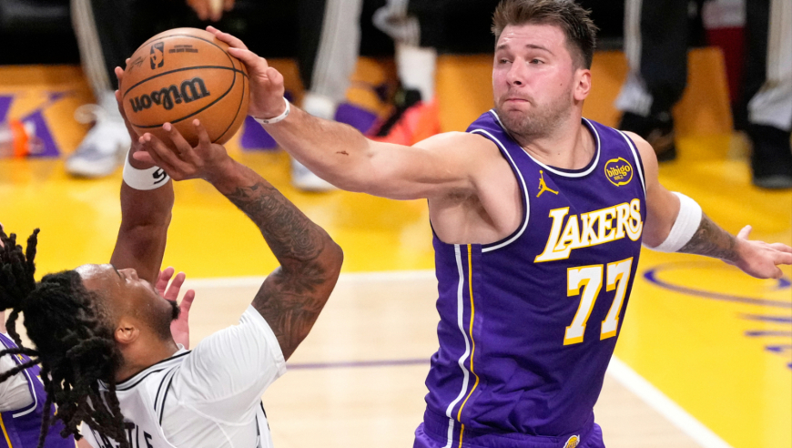 湖人马刺决胜时刻神剧情：湖人连续犯错 马刺连续错失逆转机会