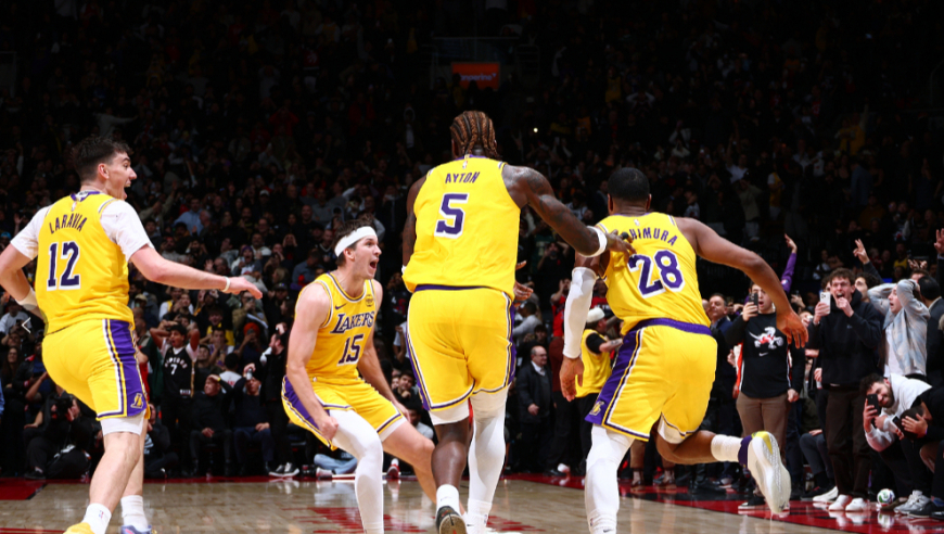 湖人猛龙生死时刻：英格拉姆错失关键球 八村接詹姆斯助攻三分绝杀