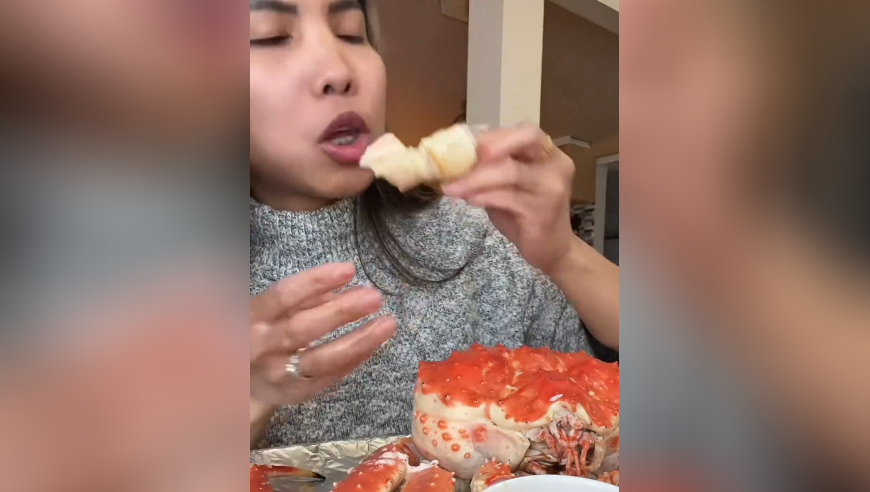 户外捕鱼：渔民在寒冷的阿拉斯加依靠捕捞帝王蟹为生！