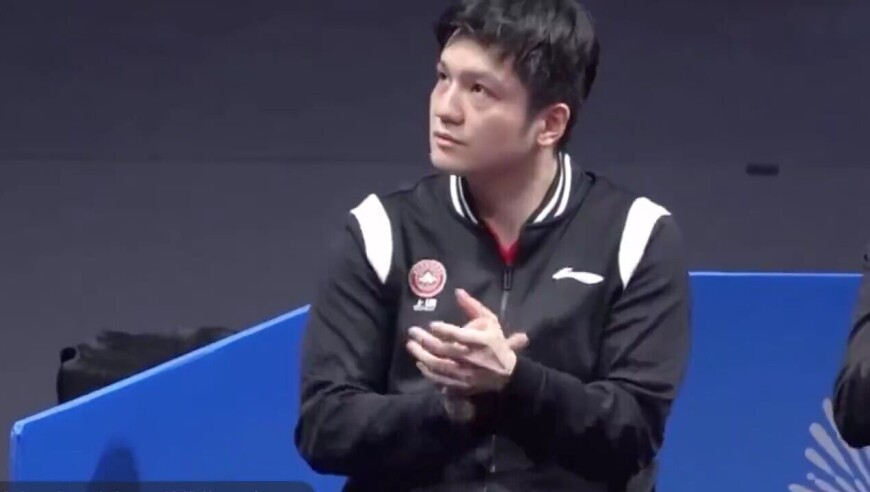 东哥困了，32战胜梁靖崑后为队友加油