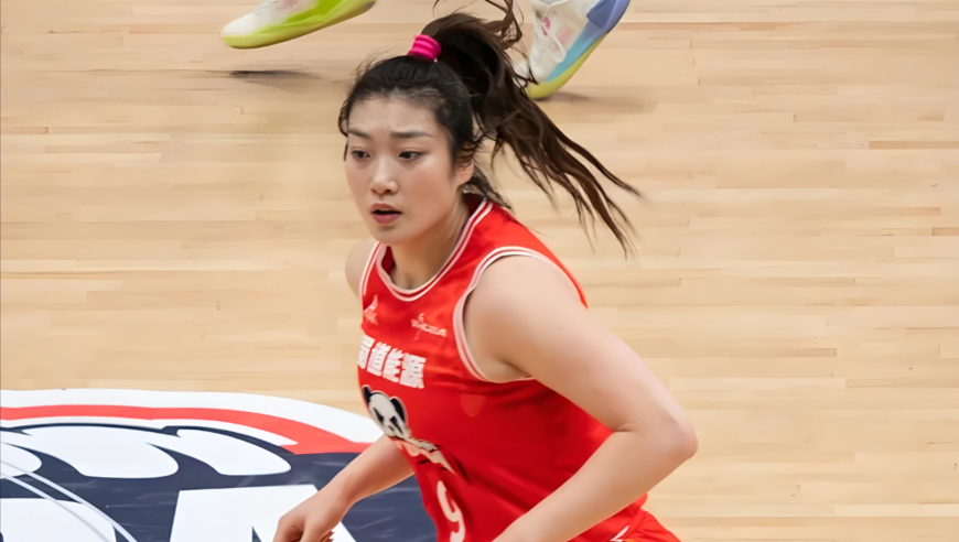 为什么说李梦才是中国女篮最可靠的得分手？即便面对强大的美国女篮，李梦照样可以打出巨星级别