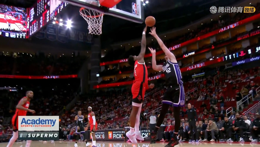 天赋满分！威少杜兰特强势对飚 阿门大秀炸裂身体迎面送大帽